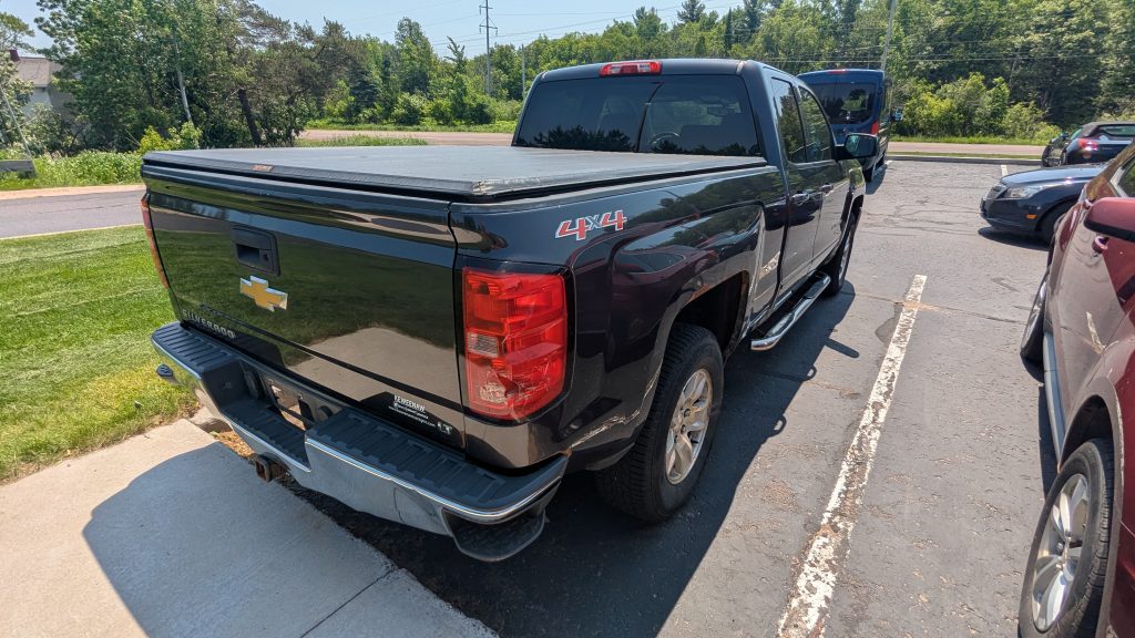 Rear exterior, can see cracked taillight