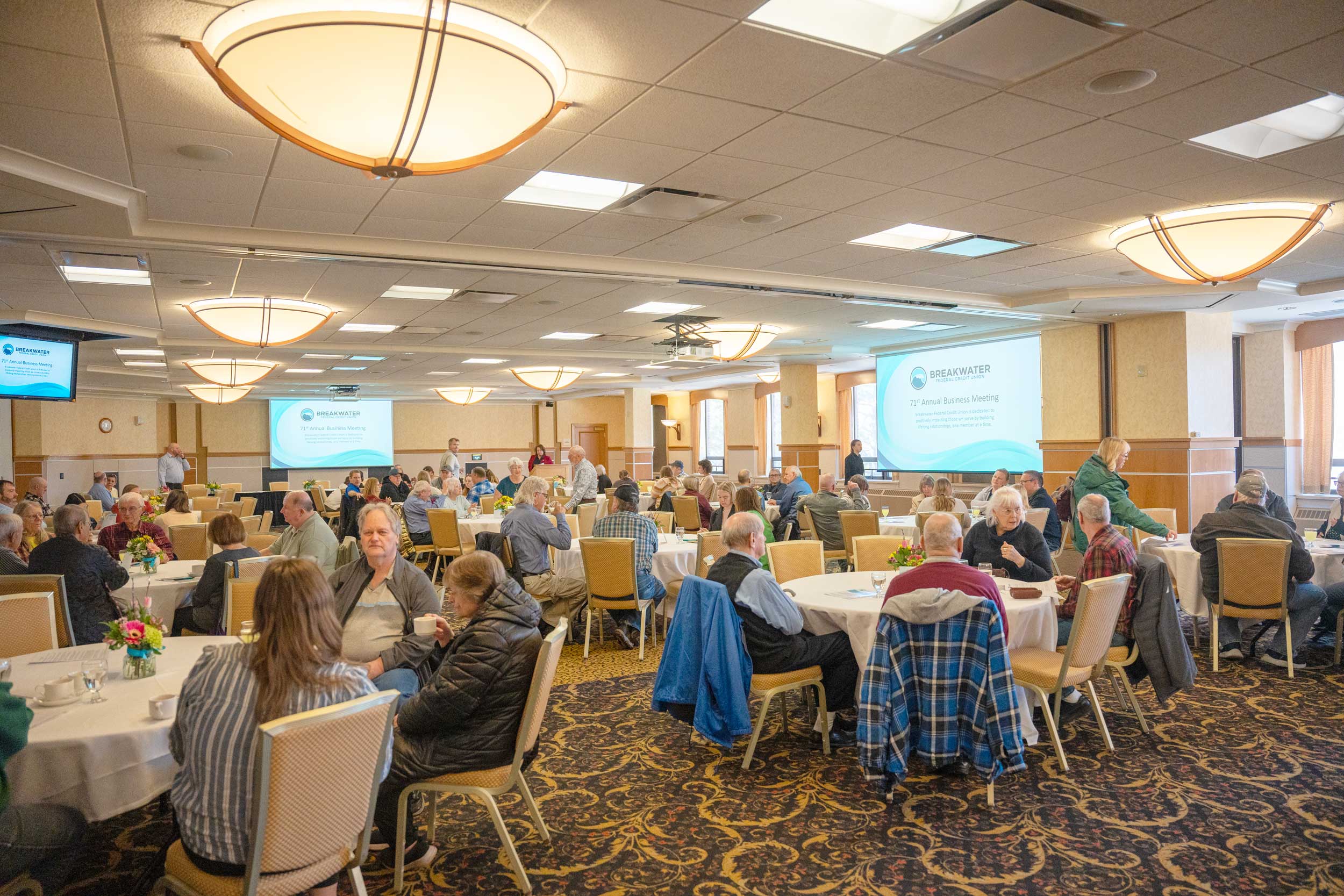 Members eat dinner at the Annual Business Meeting and Dinner at the Michigan Tech Memorial Union Building Ballroom.